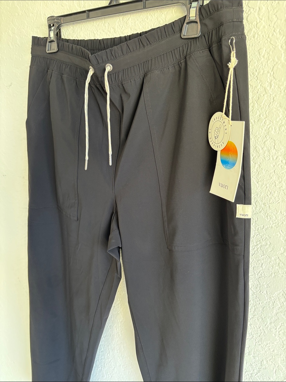 Vuori Performance Joggers Women’s Size L Black NWT Nordstrom Athleisure